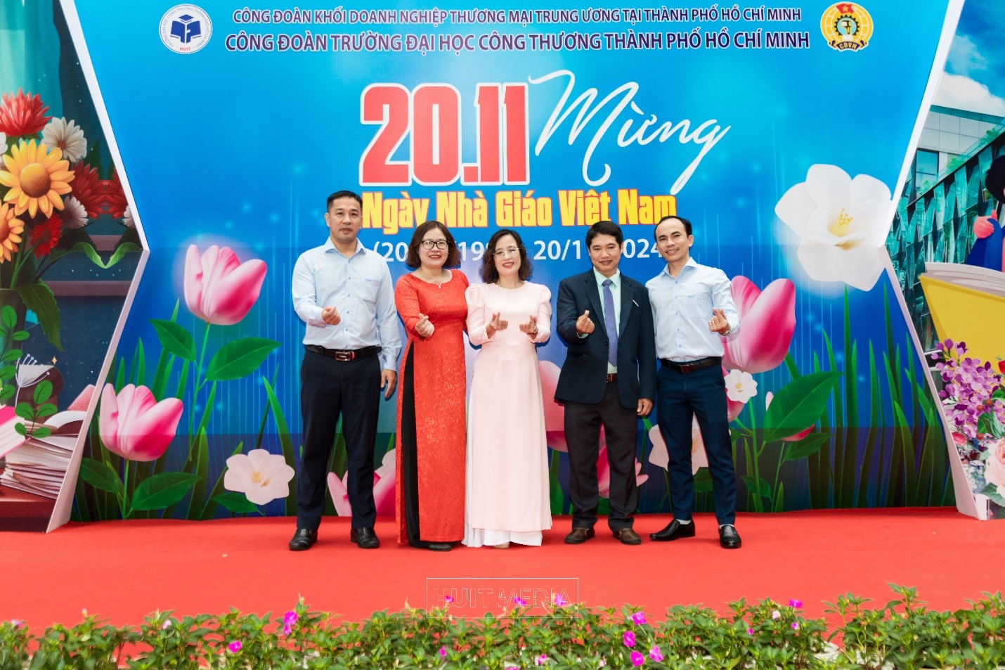 Ca khúc “Tự hào Đại học Công Thương Thành phố Hồ Chí Minh” là tác phẩm xuất sắc giành giải quán quân trong cuộc thi sáng tác ca khúc truyền thống về Đại học Công Thương TP. Hồ Chí Minh