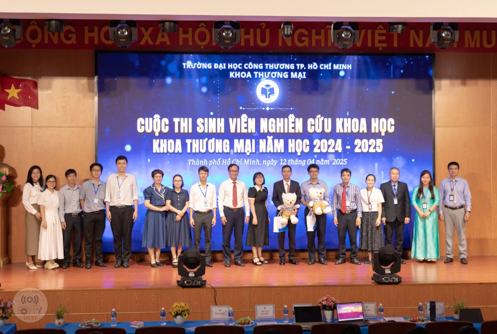 Chung kết cuộc thi Sinh viên nghiên cứu khoa học 2025 Khoa Thương mại 